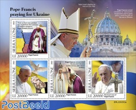 Pope Francis praying for Ukraine