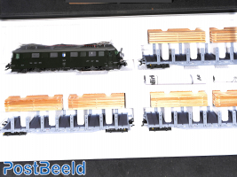 Swiss wood transport set (locomotive and 3 cars with load)