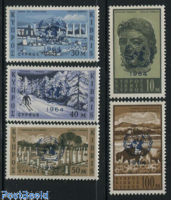 UNO overprints 5v