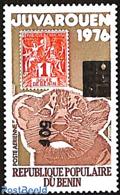 Lion cub 