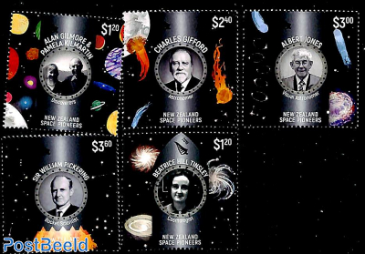Pioneers in Space 5v
