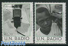 U.N. Radio 2v